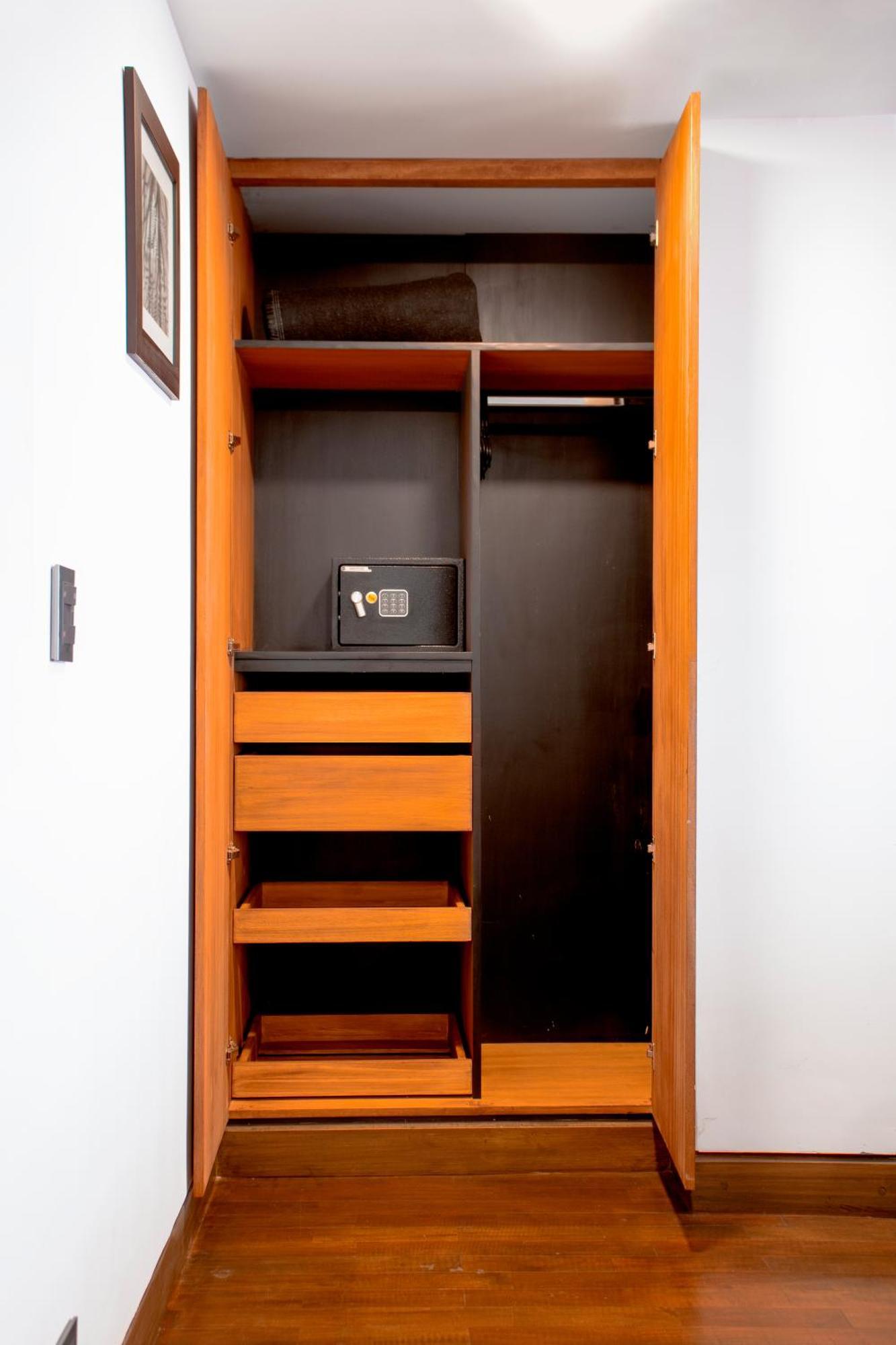 Single Room,1487742475:JPEG